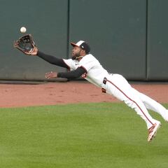 Cedric Mullins follows impossible catch with two-run homer
