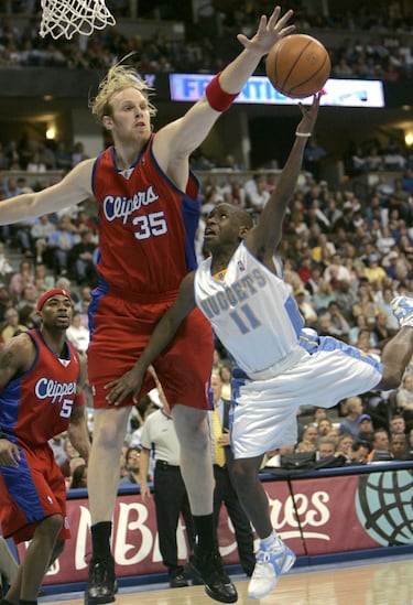 El base no fue drafteado en 1998, pero debutó en la NBA con los Nets en 1999. Jugó sólo 5 partidos en Nueva Jersey, después estuvo en Cleveland, Orlando, Los Ángeles (Clippers), Oakland... y Denver, donde más estabilidad tuvo. La 2008-09 la pasó en Italia (Virtus Bolonia). En la NBA, también jugó en los Bucks, los Rockets, los Wizards y los Hornets.