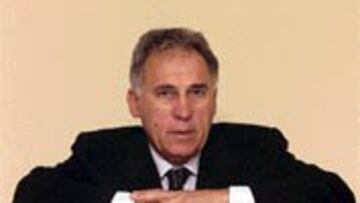 <b>NO VIAJA CON EL EQUIPO</b>. Amancio verá el partido desde su casa.