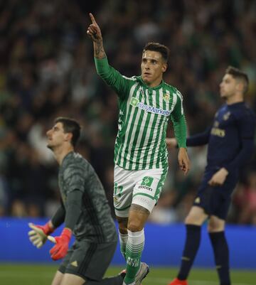 2-1. Cristian Tello celebró el segundo gol.