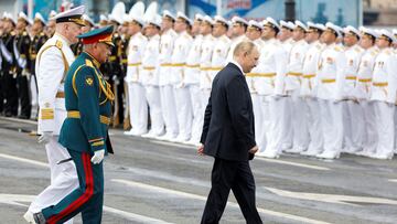 Russia's President Vladimir Putin, Defence Minister Sergei Shoigu and head of the Russian navy Admiral Nikolai Yevmenov attend a parade marking Navy Day in Saint Petersburg, Russia July 31, 2022. REUTERS/Maxim Shemetov