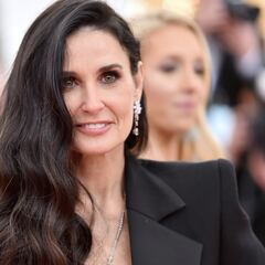 Demi Moore brilla en el aniversario de Dolce & Gabbana luciendo su ropa interior
