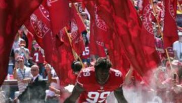 Aldon Smith ha pasado en dos años de ser un héroe de los 49ers a destruir su carrera en la NFL.