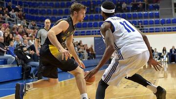 Lance del partido entre KK Mornar e Iberostar Tenerife