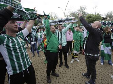 Seguidores del Real Betis por las calles de Sevilla.