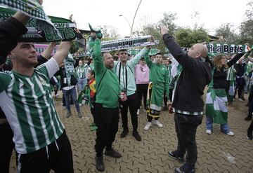 Seguidores del Real Betis por las calles de Sevilla.