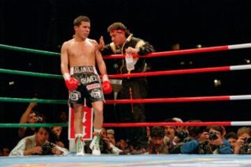 El Estadio Azteca se engalanó para recibir al púgil mexicano el 20 de febrero de 1993 en su combate ante Greg Haugen. Chávez triunfó en el quinto round por nocaut técnico.