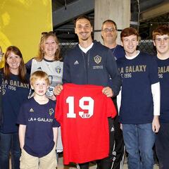 Zlatan Ibrahimovic pays tribute to a fan who died