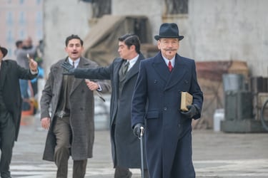 El actor y director británico es conocido por su gusto por las obras de Shakespeare, ya sea interpretándolas o dirigiéndolas. Como director, últimamente ha estrenado tres adaptaciones de Agatha Christie, otra ilustre británica: ‘Asesinato en el Orient Express’. ‘Muerte en el Nilo’ y ‘Misterio en Venecia’, que también protagoniza como el Inspector Poirot. Además, es el responsable de ‘Belfast’, obra inspirada en su infancia y que fue nominada a siete premios Oscar (consiguió mejor guion, del propio Brannagh). ‘Oppenheimer’. ‘This England’. ‘Tennet’, ‘Dunkerke’, además de las películas que él dirige y muchas más, son su carta de presentación como actor.