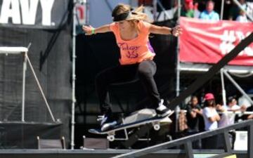 Leticia Bufoni durante la competicion femenina de Skateboard Street en los X Games de Los Angeles