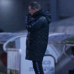 El Racing de Santander destituye a Angel Viadero