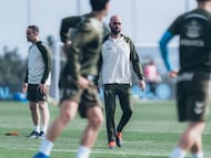 Claudio Giráldez, técnico del Celta, dirige una sesión de entrenamiento.