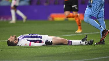VALLADOLID, SPAIN - JANUARY 10: Shon Weissman of Real Valladolid reacts after a missed chance during the La Liga Santander match between Real Valladolid CF and Valencia CF at Estadio Municipal Jose Zorrilla on January 10, 2021 in Valladolid, Spain. Sporti