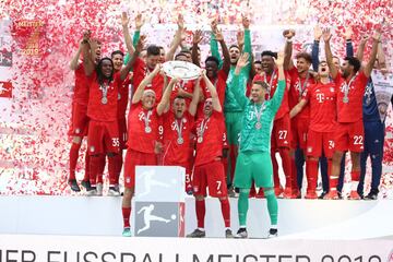 Bayern Múnich goleó al Frankfurt 5-1 y se coronó campeón de la Bundesliga.  