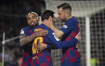 Los jugadores del Barcelona celebran el 1-0 de Messi. 