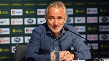 Bert van Marwijk, seleccionador de Australia.