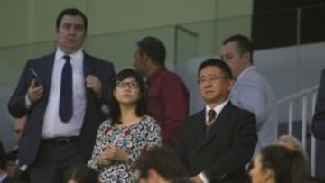 La presidenta del Valencia, Layhoon Chan, en el palco de Mestalla durante el partido de Liga entre Valencia y M&aacute;laga de este s&aacute;bado.