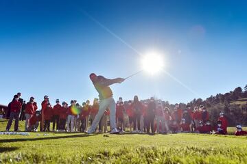 Rahm cerró la temporada en su tierra, en el campo vizcaíno de Meaztegi, participando en el proyecto Golf4Kids junto a niños amantes de los palos y los hoyos. Pidió a 2022 “mantener el número uno del mundo y ganar el Open Británico”, justo cuando se cumplirá la edición 150, con sede en el Old Course de Saint Andrews, La Catedral.