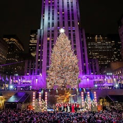 What are the best places to see the Christmas lights in New York?