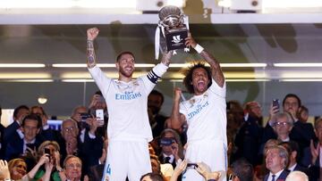 Marcelo y Ramos levantaron la Supercopa de España.