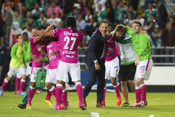 Gustavo Matosas festejando el bicampeonato.