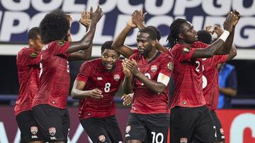Jugadores de Trinidad y Tobago durante el partido contra México