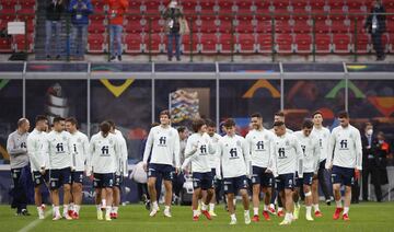 El grupo de jugadores se ejercita en San Siro.