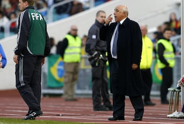 Ronaldinho Gaúcho anotó un doblete esa tarde en Suecia y luego sufrió la presión de Luis Pedro Figueroa y Jorge Vargas, que le pidieron la camiseta al final del partido. Además, marcaron Kaká y el defensa central Juan.