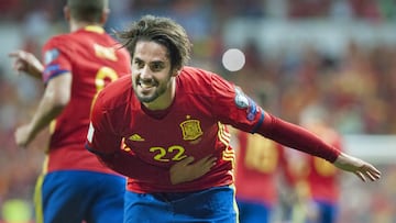 Isco celebra el primero de los dos goles que le marcó a Buffon en septiembre de 2017.