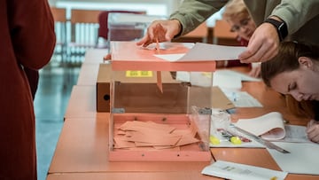 MADRID, SPAIN - MAY 28: A person votes at a polling station on May 28, 2023, in Madrid, Spain.  Today, 28M, municipal elections are being held in Spain in a total of 8,131 city councils, autonomic elections in 12 autonomous communities and in the autonomous cities of Ceuta and Melilla. In the municipal elections 35,414,655 voters will be able to vote and in the autonomic elections 18,382,505 voters will be able to vote. (Photo By Gabriel Luengas/Europa Press via Getty Images)