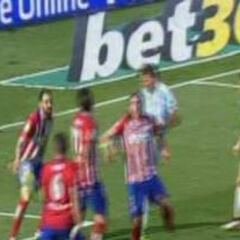 Camacho pidió penalti por mano de Juanfran dentro del área