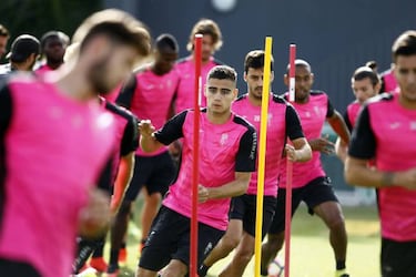 Late dealing riles Jémez: "We're giving our rivals the upper hand"