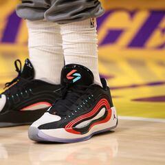 NBA legend wears Doncic’s shoes in protest of shock trade