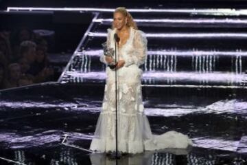 Beyonce recoge el premio al Mejor Vídeo del Año