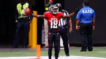 ATLANTA, GEORGIA - OCTOBER 25:  Calvin Ridley #18 of the Atlanta Falcons celebrates his two point conversion reception against the Detroit Lions during the second half at Mercedes-Benz Stadium on October 25, 2020 in Atlanta, Georgia. (Photo by Kevin C. Cox/Getty Images)