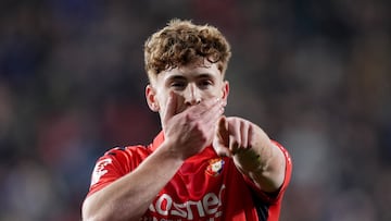 Víctor Muñoz con la camiseta de Osasuna