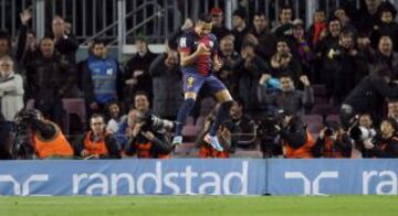 Alexis S&aacute;nchez celebra uno de sus goles en el partido ante Mallorca.