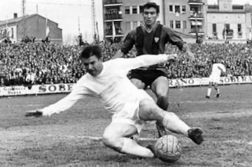 ?dolo en Hungr¨ªa con la selecci¨®n y con el Honved, se exili¨® tras la ocupaci¨®n sovi¨¦tica para erradicar la Revoluci¨®n h¨²ngara de 1956. Puskas firm¨® con el Real Madrid en 1958 con 31 a?os y pronto demostr¨® su calidad y su facilidad de hacer goles.