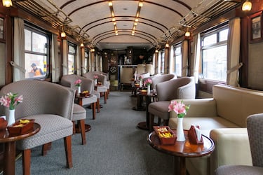 Recorre la gran extensión de los Andes, yendo de Cuzco (capital Inca) al lago Titicaca. El diseño interior de sus vagones son de suaves tonos terracota acompañados de toques de colores vibrantes, cuero texturizado y fibra de alpaca. Cada coche lleva nombres de la flora y fauna que se encuentra a lo largo de la ruta. Este recorrido permite disfrutar de los paisajes andinos y los atardeceres más hermosos de América del Sur.