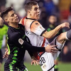 Álex Moreno, acogido en Vallecas con pitos