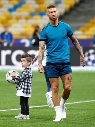 Los niños irrumpen en el entreno del Madrid en Kiev