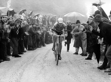 El ciclista con más podios en el Giro con nueve: tres veces ganador; dos veces segundos y cuatro veces tercero.