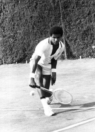 Su mayor triunfo fue en 1983 que llevo el triunfo en la final masculina de Roland Garros. En 1986 llegó a alcarzar el número 3 en el Ranking ATP.