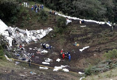 Plane carrying Brazilian team Chapecoense crashes in Colombia: 71 confirmed dead