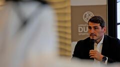 El futbolista y portero español retirado Iker Casillas habla durante una rueda de prensa durante el lanzamiento de la academia de fútbol "Iker Casillas Goalkeeper Coaching System" en Dubai el 8 de septiembre de 2021. (Foto de Karim SAHIB / AFP)