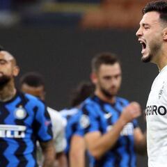 Alexis y Vidal se complican en el inicio de la Champions