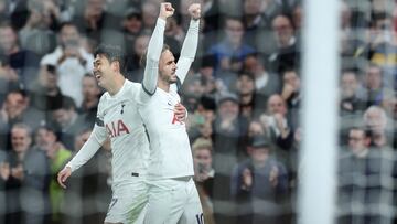 London (United Kingdom), 23/10/2023.- Tottenham's James Maddison (R) celebrates after scoring the 2-0 goal assisted by Heung-Min Son (L) during the English Premier League soccer match between Tottenham Hotspur and Fulham FC in London, Britain, 23 October 2023. (Reino Unido, Londres) EFE/EPA/ISABEL INFANTES No use with unauthorized audio, video, data, fixture lists, club/league logos, 'live' services' or as NFTs. Online in-match use limited to 120 images, no video emulation. No use in betting, games or single club/league/player publications.