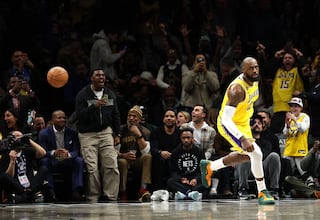 LeBron destroza a los Nets de Jordi Fernández