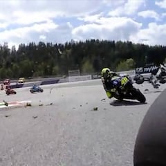 El increíble momento en el que Rossi se salva de milagro