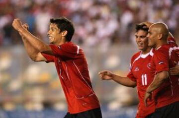 2009: En el Estadio Monumental de Lima, Chile rompió una racha de 24 años sin ganar en la capital peruana, y venció al 'Rimac' por 3-1. Sánchez, Suazo y Fernández anotaron para los dirigidos por Marcelo Bielsa. Descontó Johan Fano para los locales.